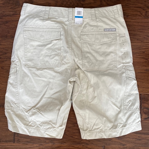 Calvin Klein cargo shorts - Picture 3 of 4